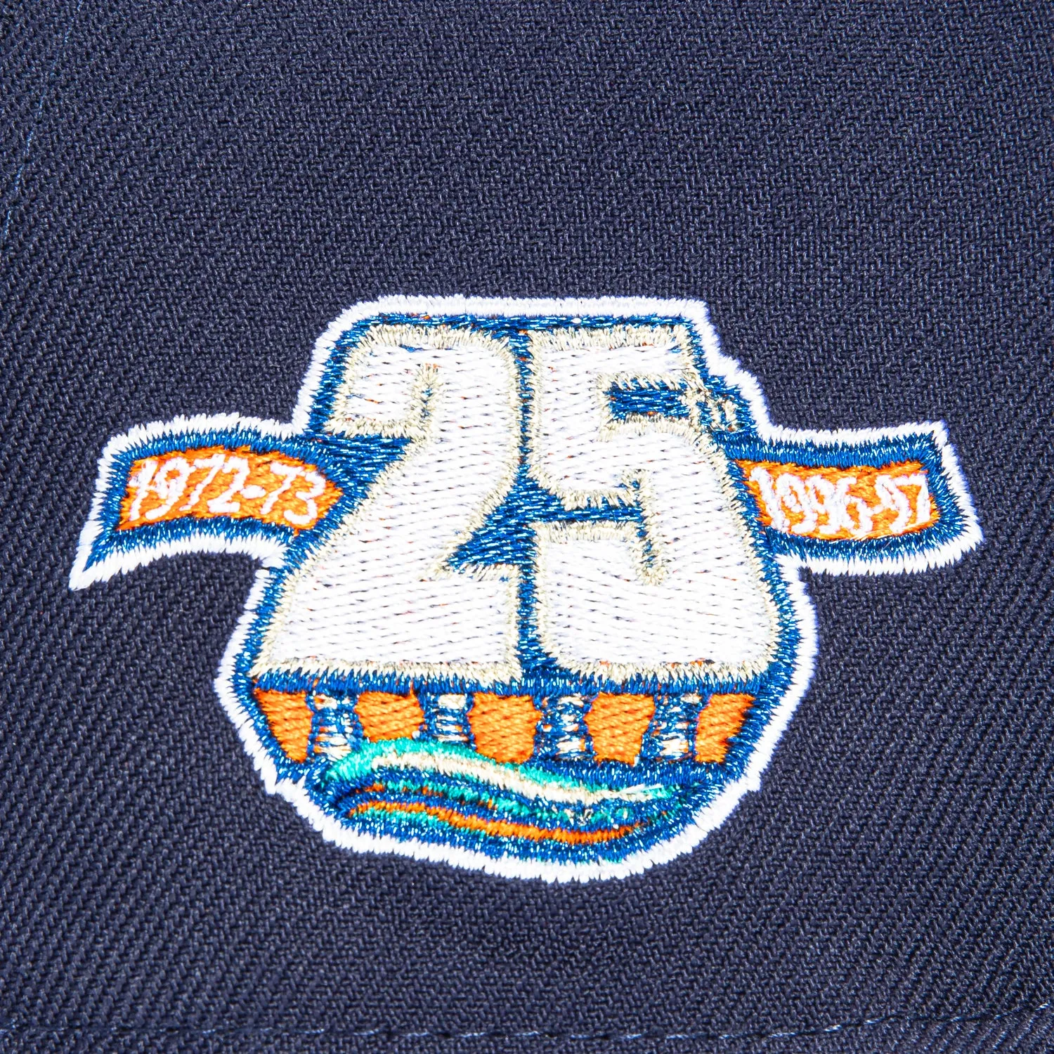 New Era 59Fifty New York Islanders 25th Anniversary Patch Hat - Light Navy. Black